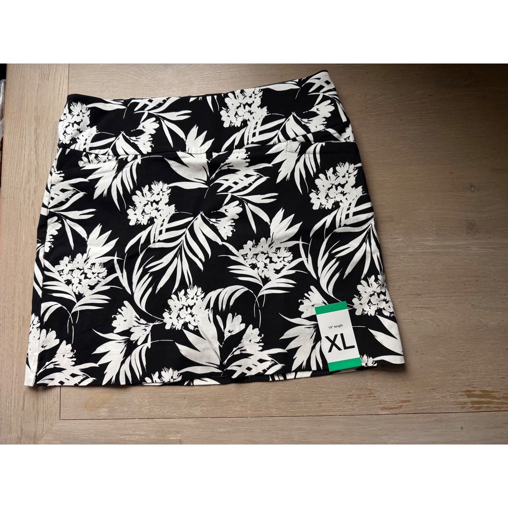 S.C. & CO. Women XL Black White Floral Tummy Control Active Skort 19 Inch Length